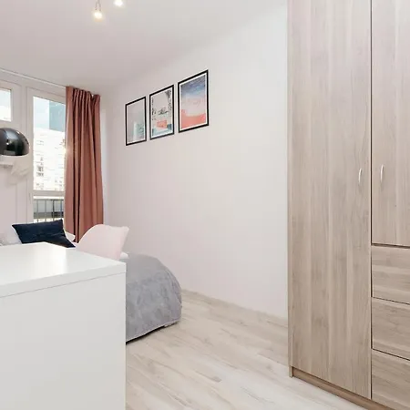 Shortstaypoland Krochmalna דירה *